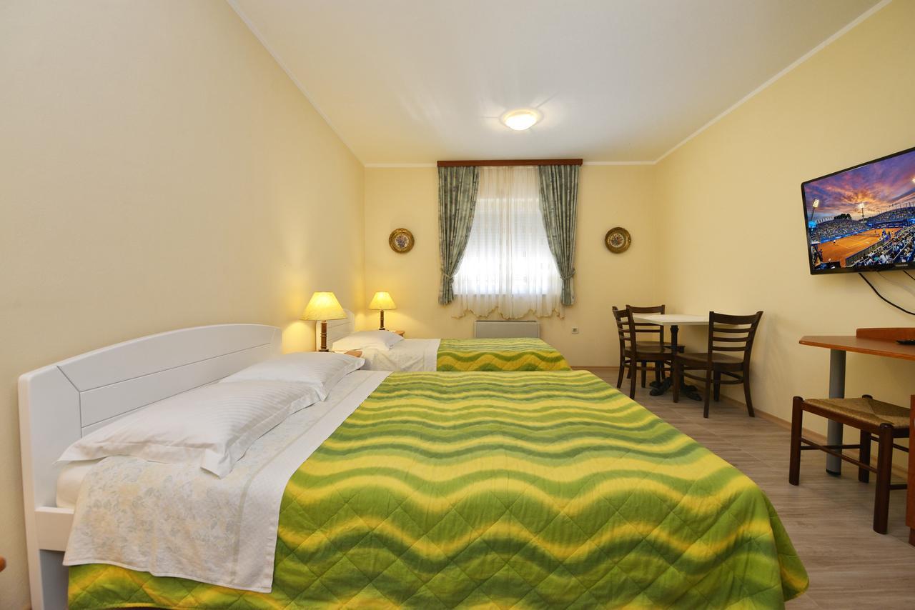 Bed And Breakfast Julia Seget  Eksteriør billede